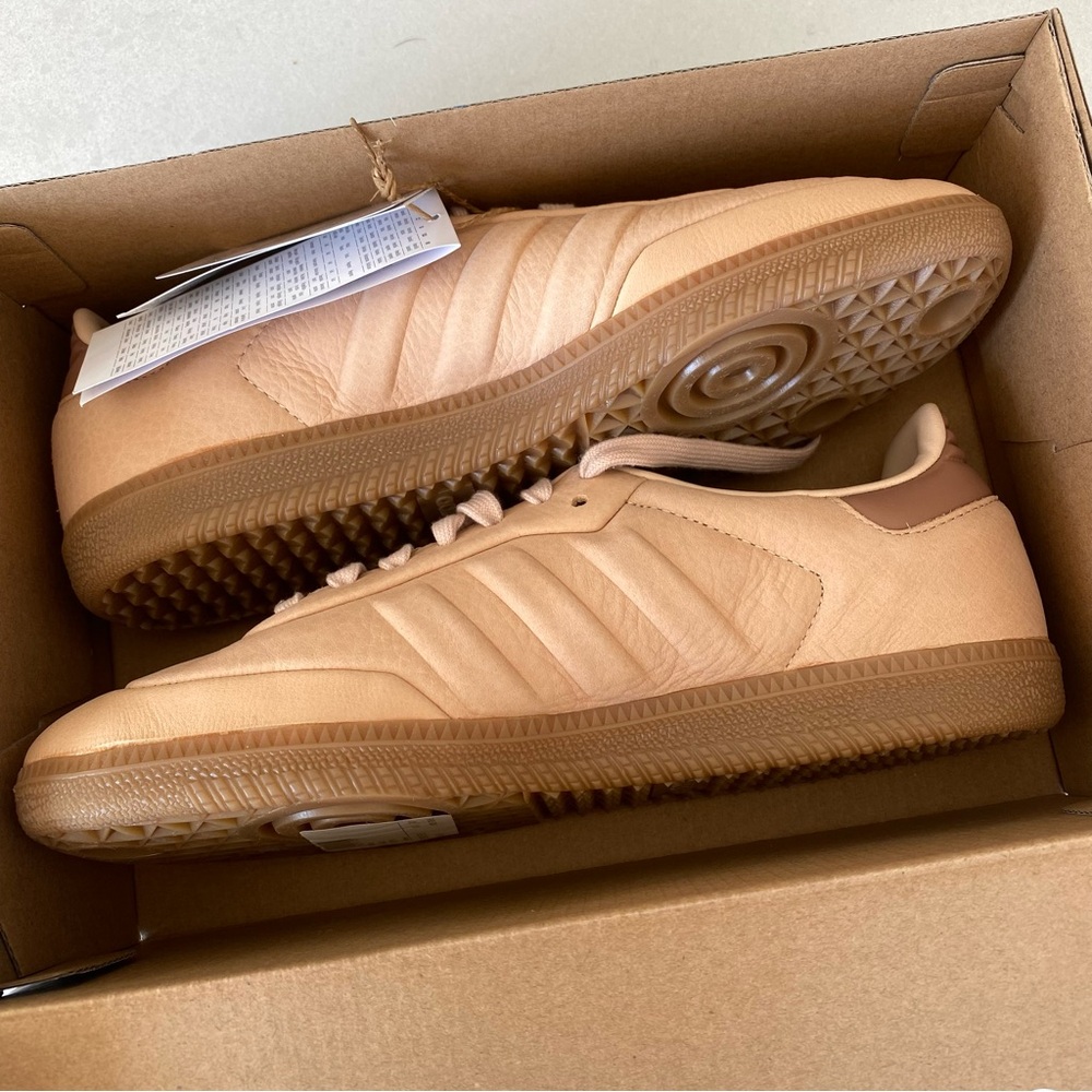 Adidas Samba OG "Halo Blush Gum" sneakers. NEW with tags/box